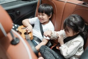 Die 10 besten Hilfsmittel für Fahrten auf der Autobahn mit Kindern