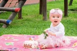Babyausstattung: die richtige Kleidung fürs Neugeborene